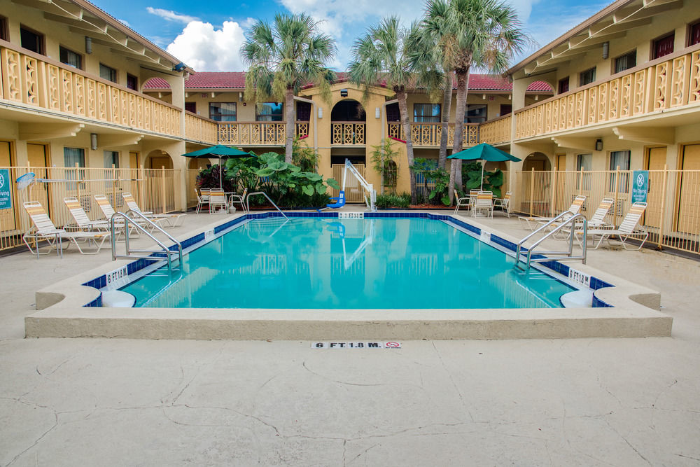 Red Roof Inn Tampa Bay - Sankt Petersburg Exterior foto