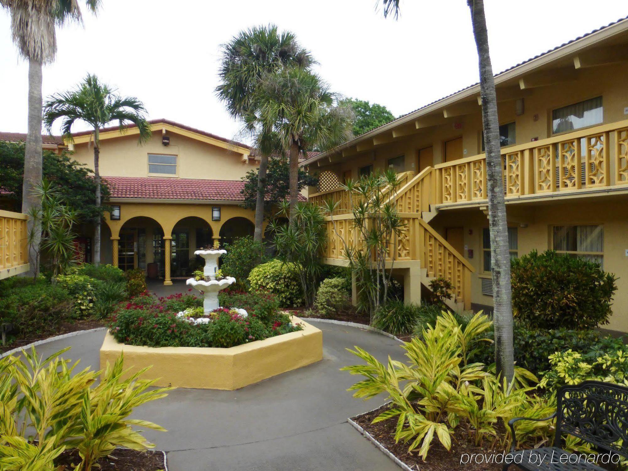 Red Roof Inn Tampa Bay - Sankt Petersburg Exterior foto